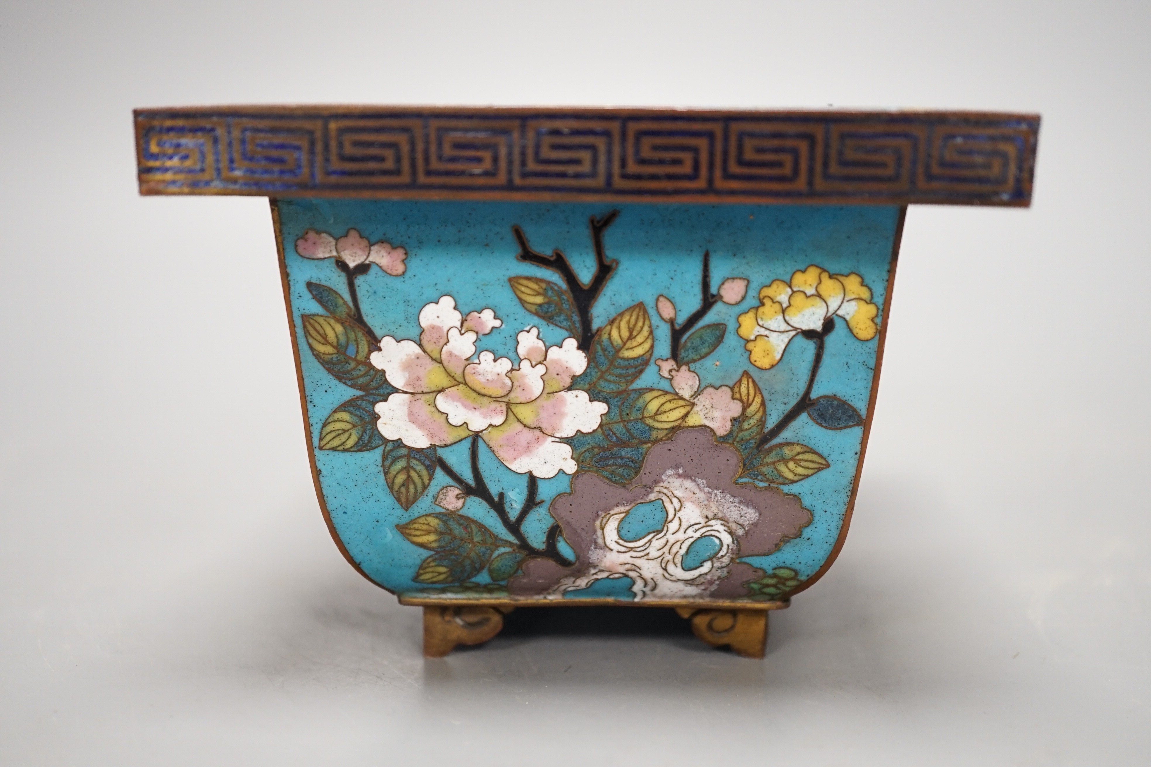 A Chinese rectangular cloisonné enamel censer, early 20th century 16cm